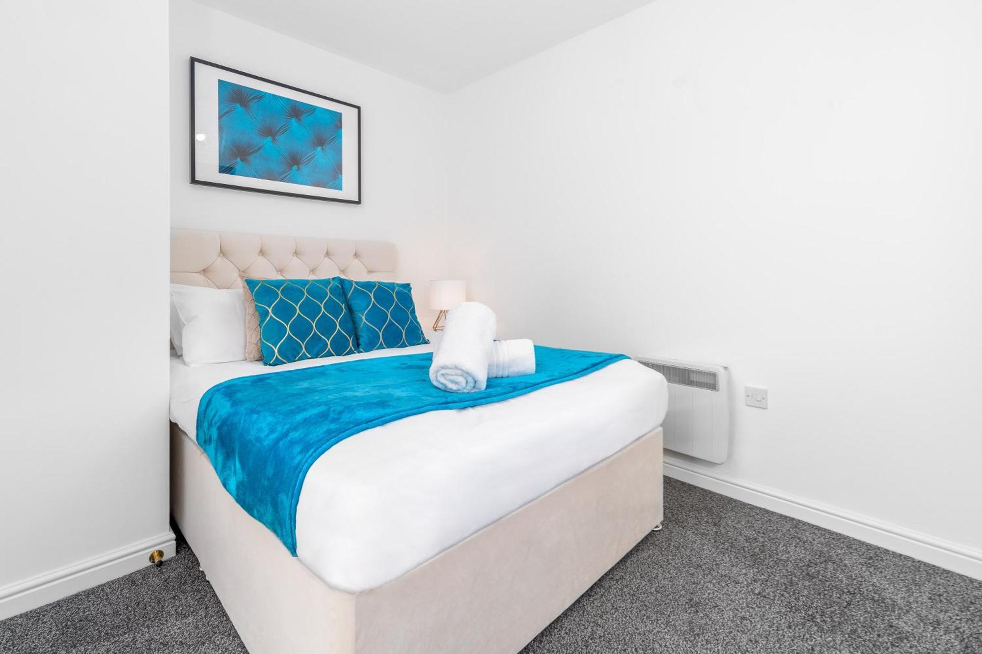 Spacious 2 Bedroom - Parking - Netflix - Wifi - 6cw Apartment *