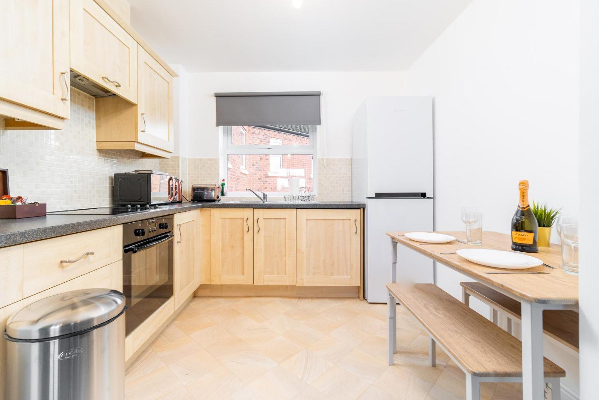 Apartment Spacious 2 Bedroom - Parking - Netflix - Wifi - 6cw *