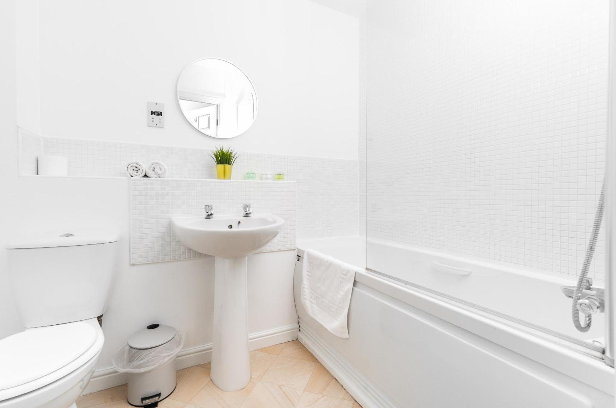 Spacious 2 Bedroom - Parking - Netflix - Wifi - 6cw *